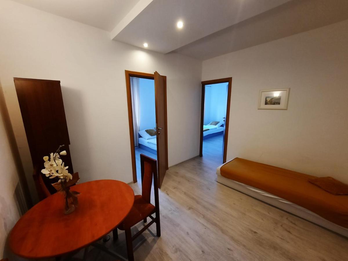 אינוברוקלאוו Lew Hostel מראה חיצוני תמונה