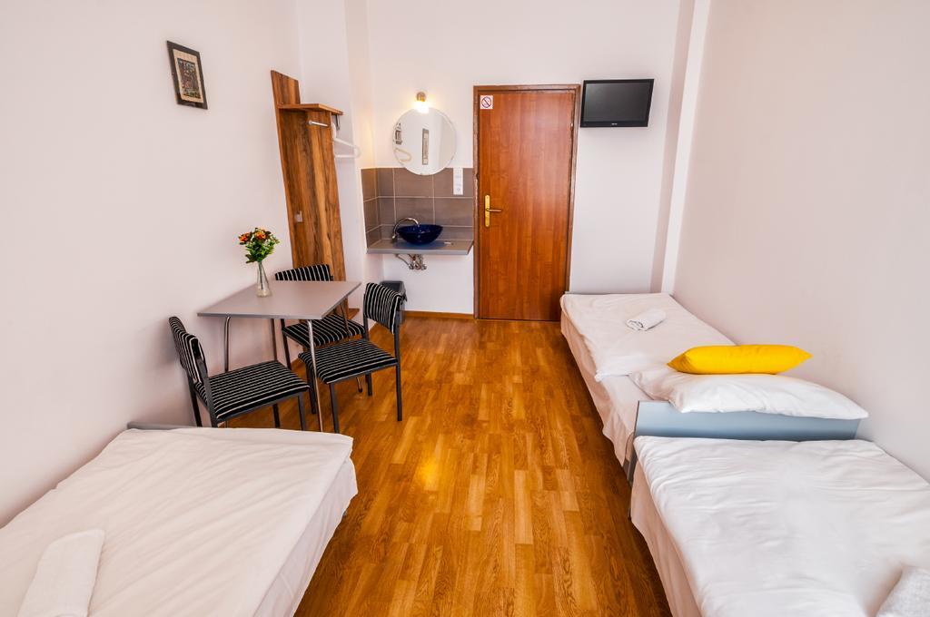 אינוברוקלאוו Lew Hostel מראה חיצוני תמונה